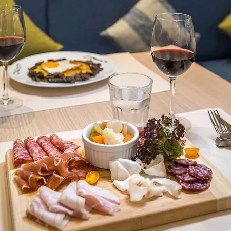 Hampton By Hilton Locarno 酒店